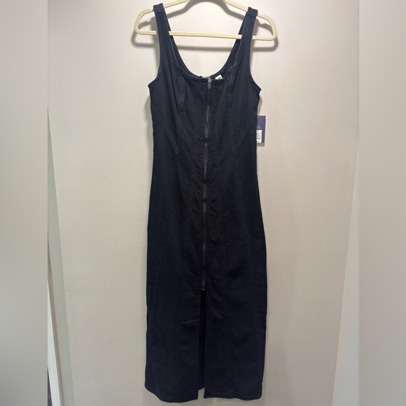 Universal Thread Dresses & Skirts - Universal Thread Black Sleeveless Sheath Dress